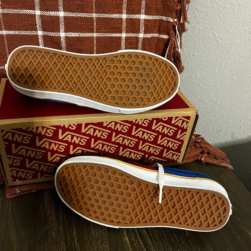 VANS - Picture 3 of 3
